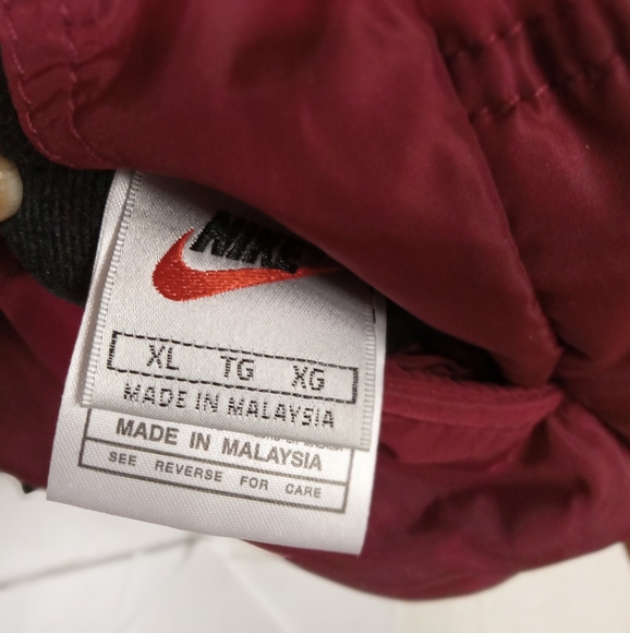 Nike reversible puffer jacket Sze XL Burgundy & Black - Picture 2 of 7